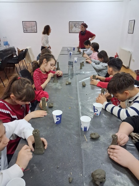  Ateliere educaționale gratuite la Muzeul Tiparului și al Cărții Românești Vechi
